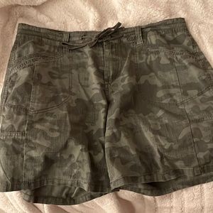 Cami Cargo shorts